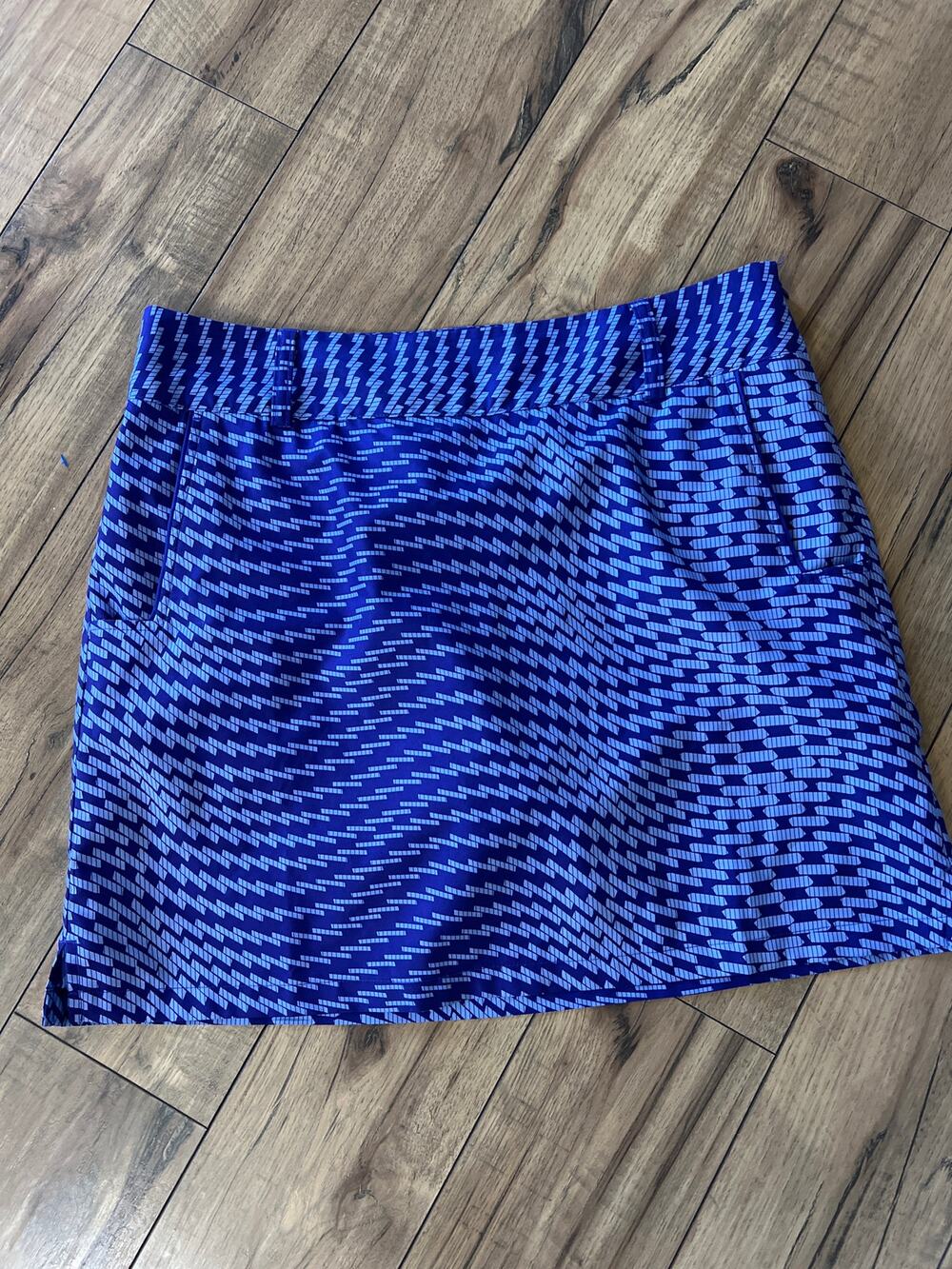 Adidas size 8 purple patterned golf skort